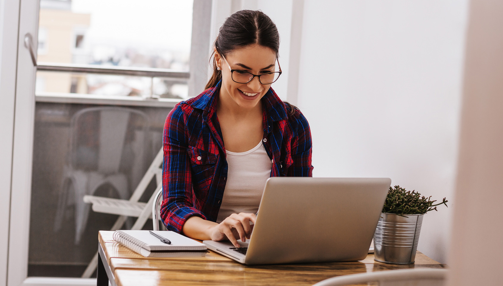 Working from Home девушка